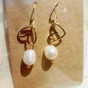 18kgold plated heart shaped and  fresh water pearl earrings